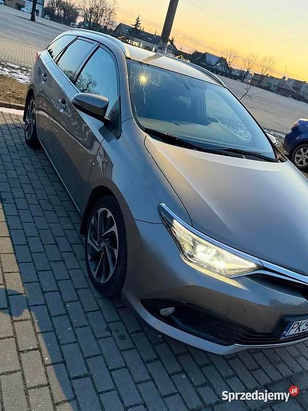 Używany Toyota Auris Hybrid 2016