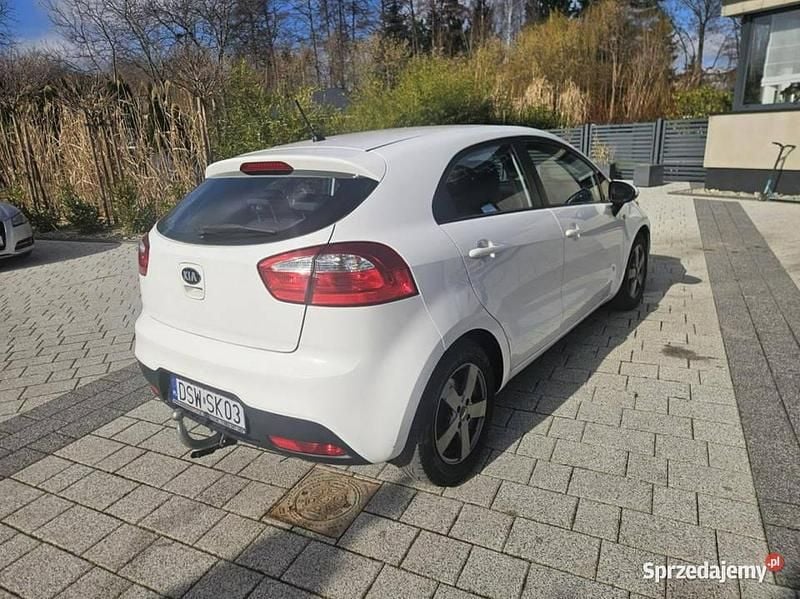 Używany Kia Rio 85 KM (62 kW) 2014 Biały Hatchback