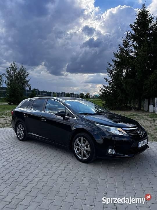 Czarny Używany 2013 Toyota Avensis Kombi | 38 900 zł (Uczciwa cena) - Obraz 1/4