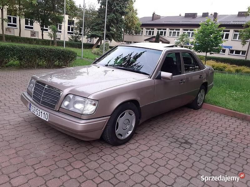 Używany 1994 Mercedes E250 Sedan/Limuzyna | 15 000 zł - Obraz 1/4
