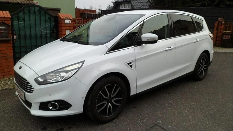 Biały (metalik) Używany 2016 Ford S-MAX S Minivan | 57 400 zł (Uczciwa cena) - Obraz 1/4