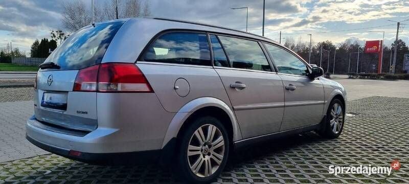 Używany Opel Vectra Cosmo 2007 Srebrny Kombi