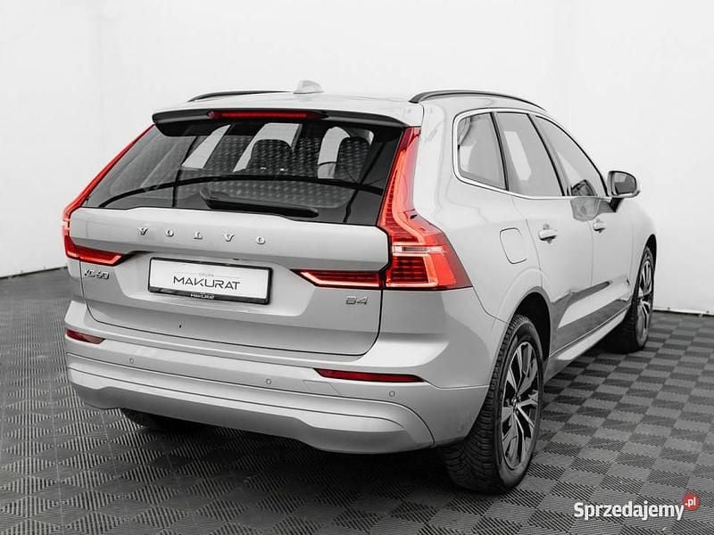 Używany Volvo XC60 Core 197 KM (144 kW) 2023 Srebrny (metalik) SUV