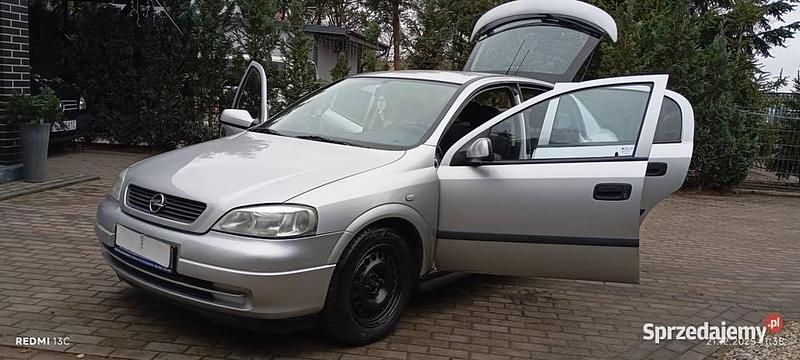 Srebrny Używany 2001 Opel Astra Hatchback | 3999 zł (Uczciwa cena) - Obraz 1/4