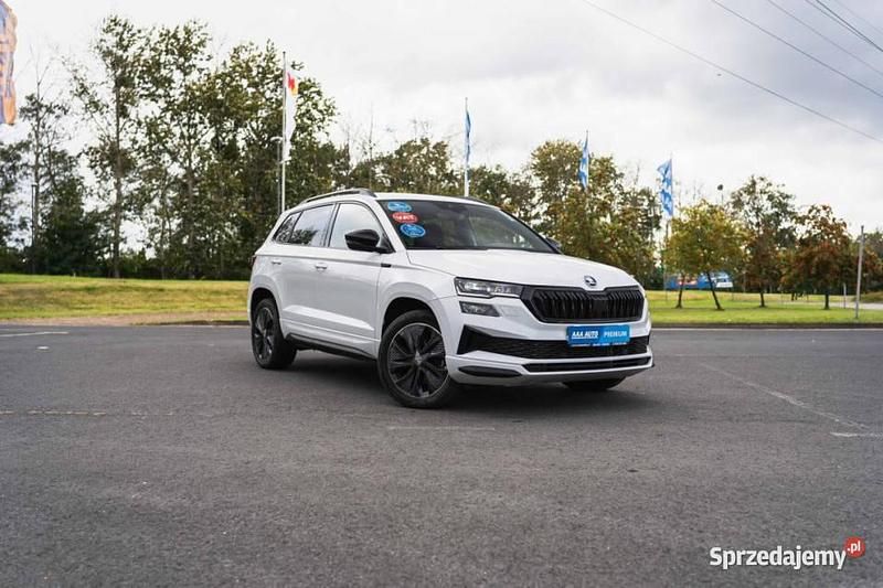 Biały Używany 2024 Skoda Karoq SUV | 134 999 zł (Dość drogi) - Obraz 1/4