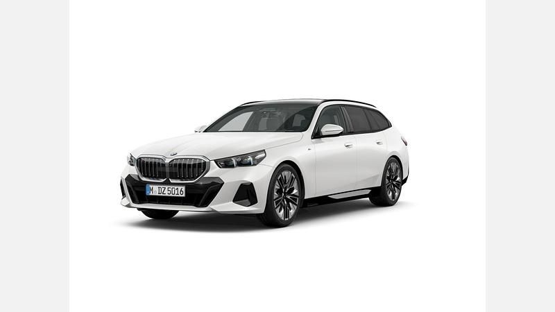 Mineral white metallic metalizowany Używany 2024 BMW 520 Comfort Edition Kombi | 235 900 zł (Super Cena) - Obraz 1/3