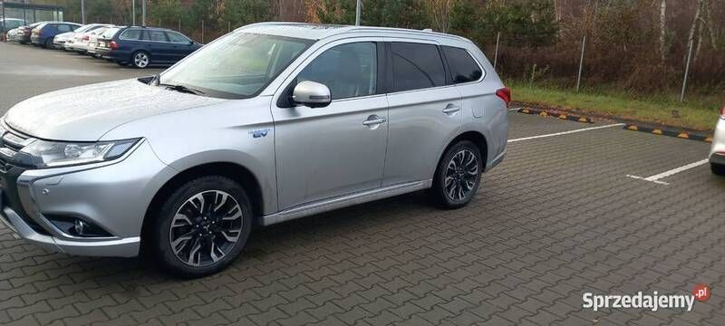 Używany Mitsubishi Outlander P-HEV 2018 Srebrny SUV