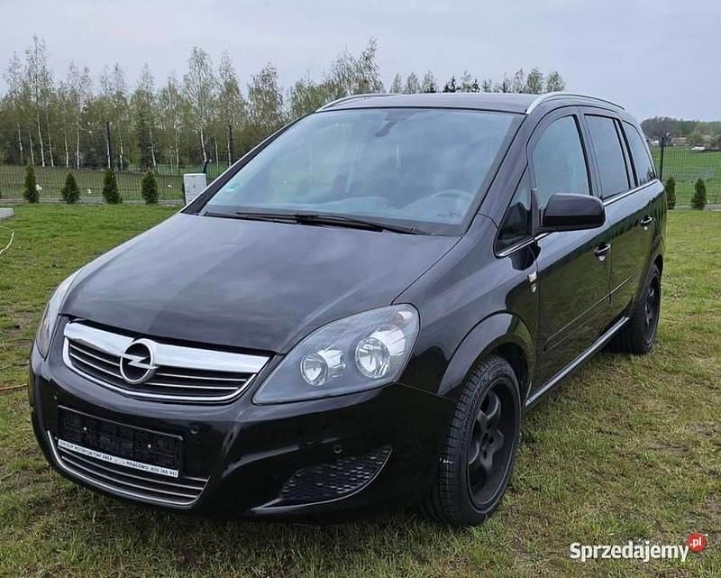 Czarny Używany 2010 Opel Zafira Minivan | 14 900 zł (Uczciwa cena) - Obraz 1/4