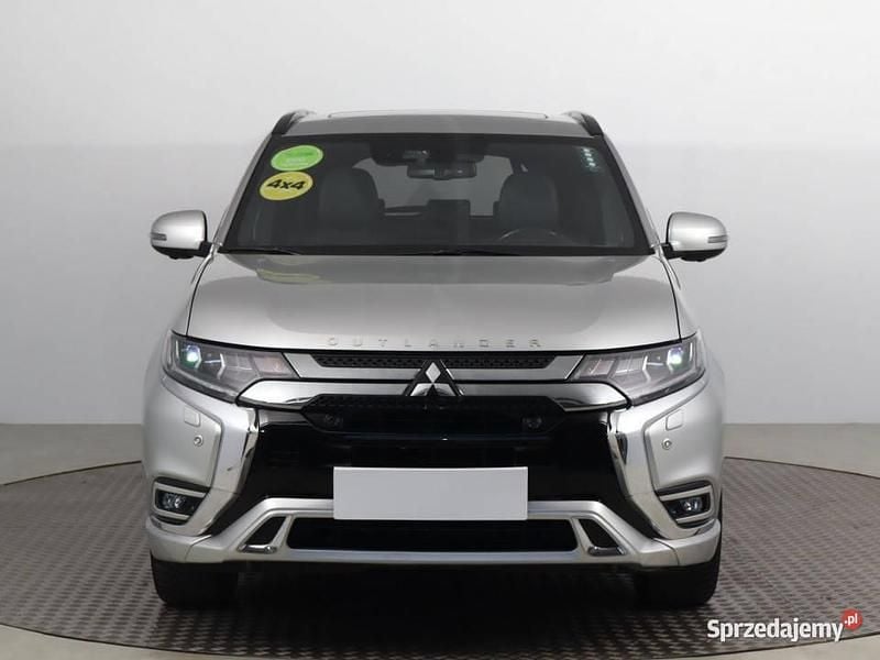 Szary Używany 2019 Mitsubishi Outlander P-HEV SUV | 88 499 zł (Uczciwa cena) - Obraz 1/4