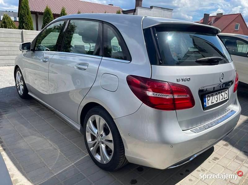 Używany Mercedes A180 Edition 2016 Srebrny Minivan