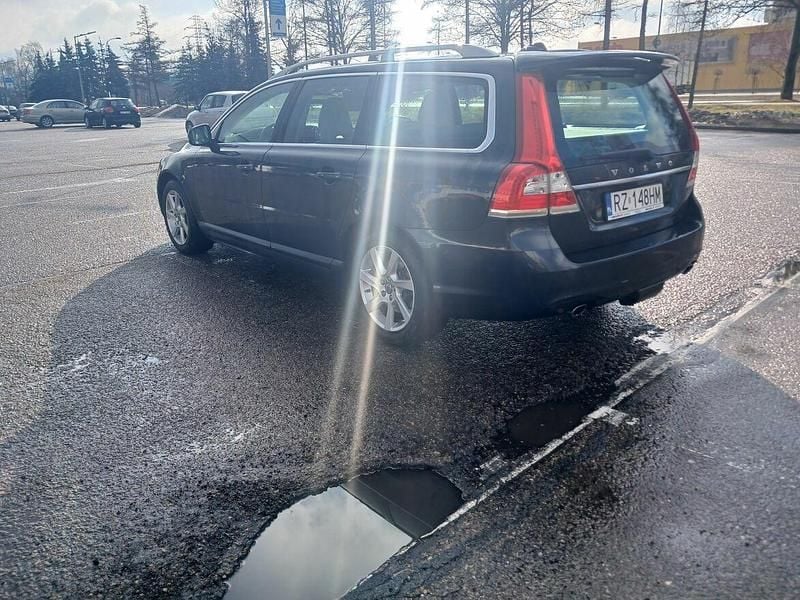 Używany Volvo V70 181 KM (133 kW) 2014 Szary Kombi