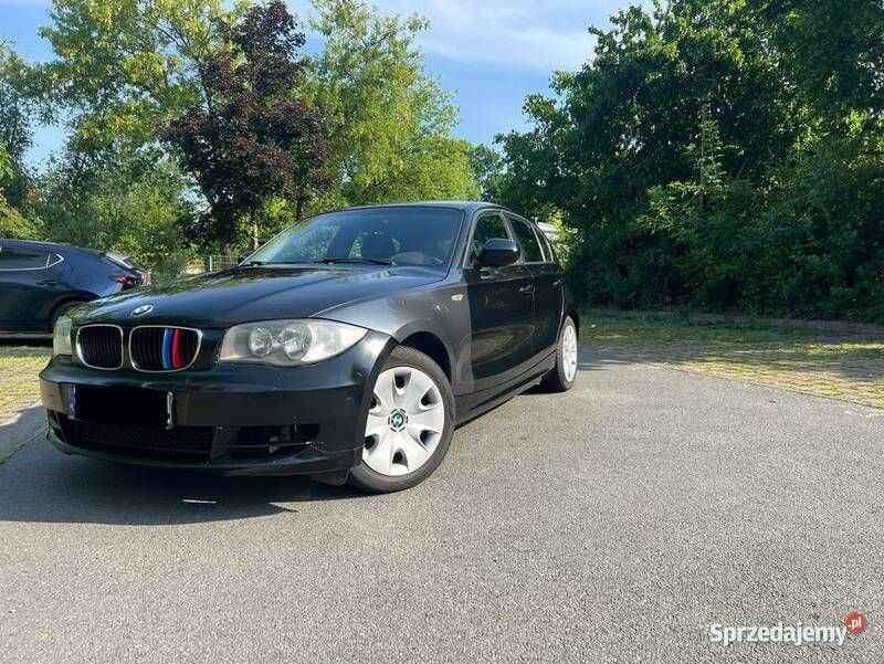 Czarny Używany 2010 BMW 118 Hatchback | 12 999 zł (Uczciwa cena) - Obraz 1/4