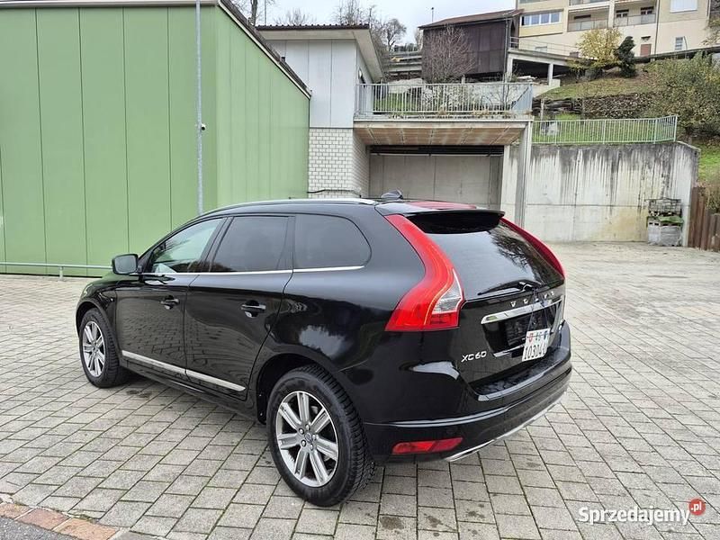 Używany Volvo XC60 2015 Czarny SUV