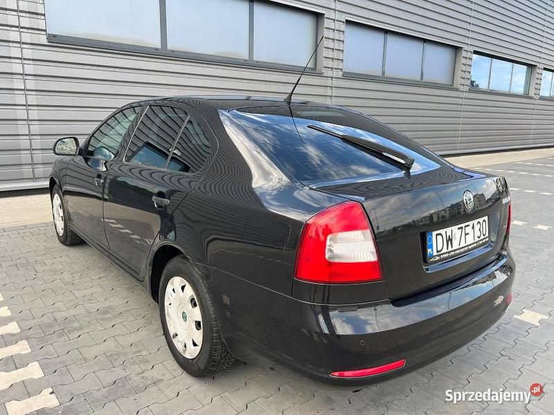 Czarny Używany 2010 Skoda Octavia Hatchback | 11 500 zł (Dobra cena) - Obraz 1/4