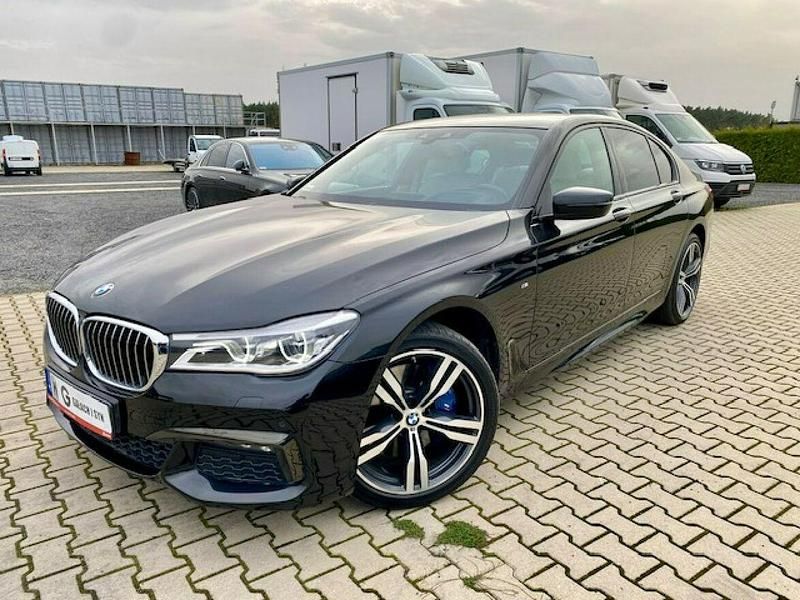 Używany BMW 750 400 KM (294 kW) 2017 Czarny (metalik, perła) Sedan/Limuzyna