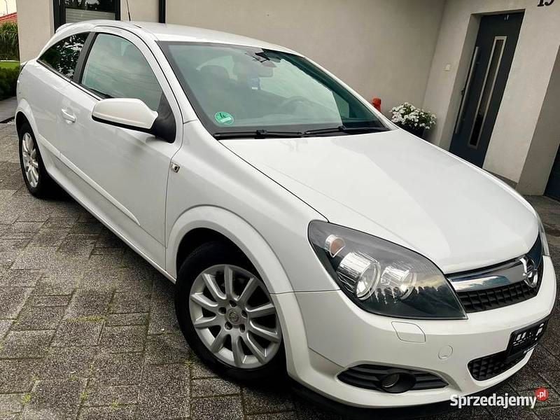 Biały Używany 2009 Opel Astra GTC Coupe | 9100 zł (Super Cena) - Obraz 1/4