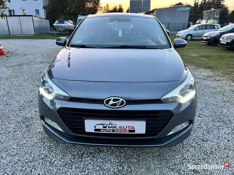 Szary (metalik) Używany 2017 Hyundai i20 Hatchback | 32 900 zł - Obraz 1/4