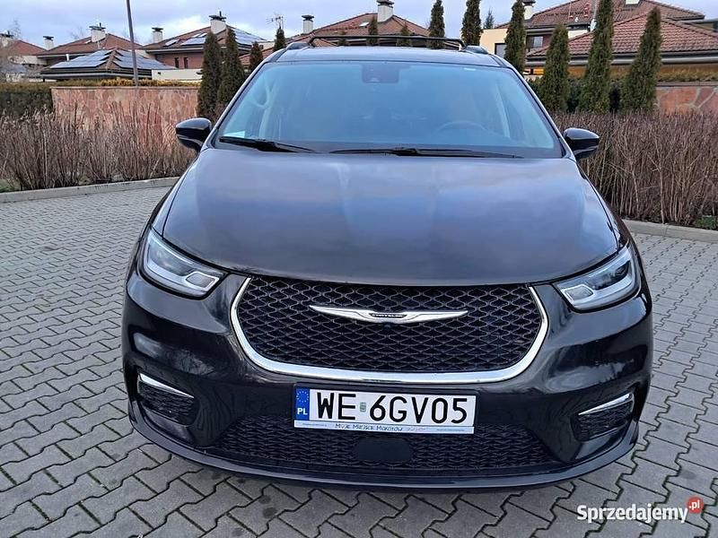 Używany Chrysler Pacifica 2022 Czarny Van