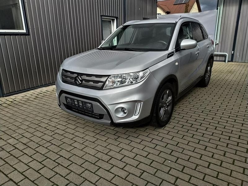 Używany Suzuki Vitara 120 KM (88 kW) 2017 Srebrny (metalik) SUV
