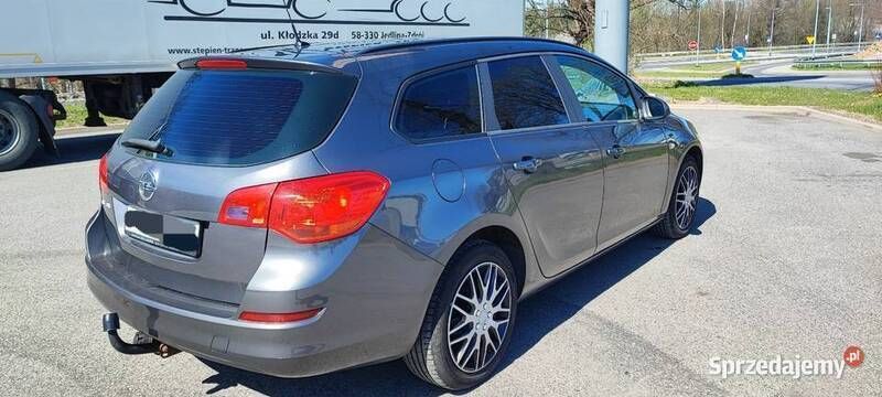 Używany Opel Astra 2011 Sedan/Limuzyna