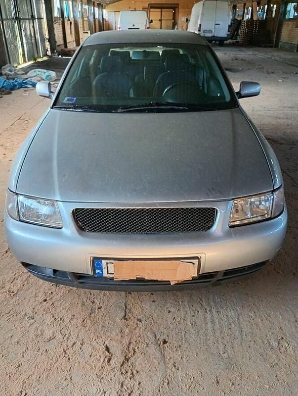 Srebrny Używany 2004 Audi A3 Hatchback | 2900 zł (Dobra cena) - Obraz 1/4