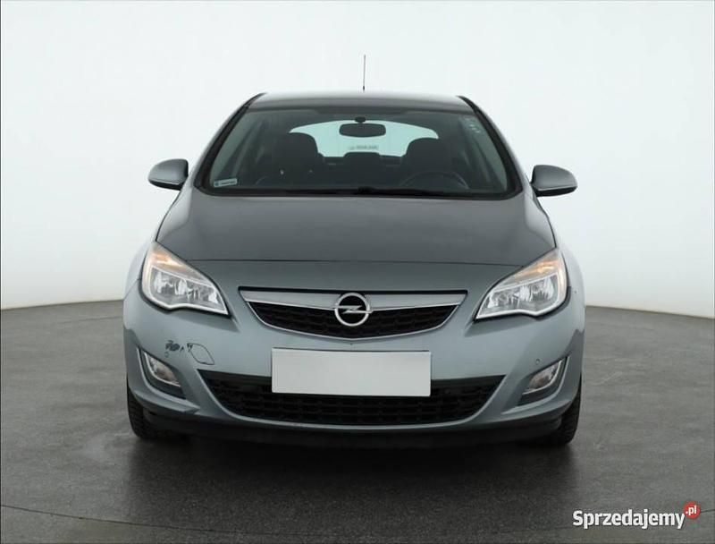 Srebrny Używany 2012 Opel Astra Hatchback | 15 999 zł (Super Cena) - Obraz 1/4