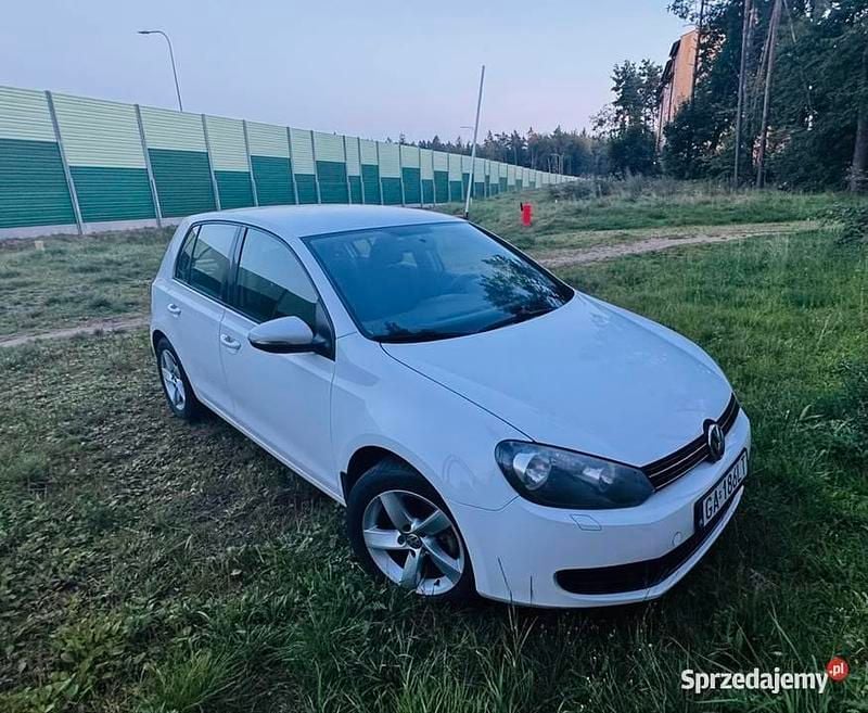 Biały Używany 2011 VW Golf VI Hatchback | 14 500 zł (Uczciwa cena) - Obraz 1/4