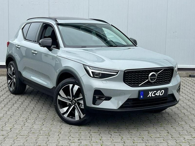 Używany Volvo XC40 197 KM (144 kW) 2025 Szary SUV