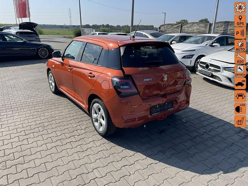 Czerwony (metalik) Używany 2025 Suzuki Swift Hatchback | 36 900 zł - Obraz 1/4