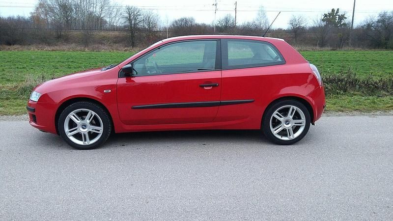 Używany Fiat Stilo 2003 Czerwony Hatchback