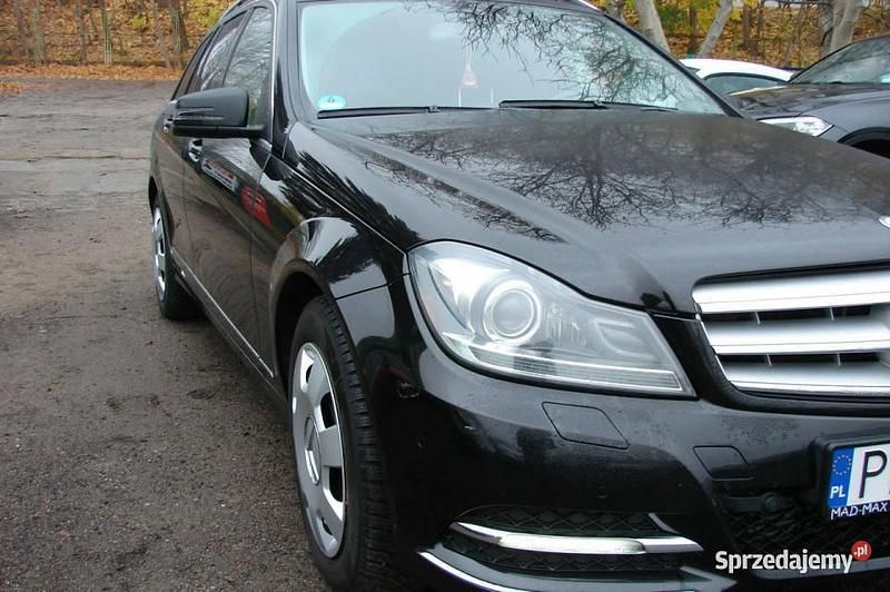 Używany Mercedes C220 170 KM (125 kW) 2013 Czarny Kombi