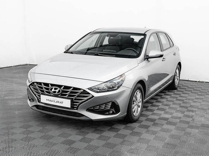 Używany Hyundai i30 120 KM (88 kW) 2022 Srebrny (metalik) Hatchback