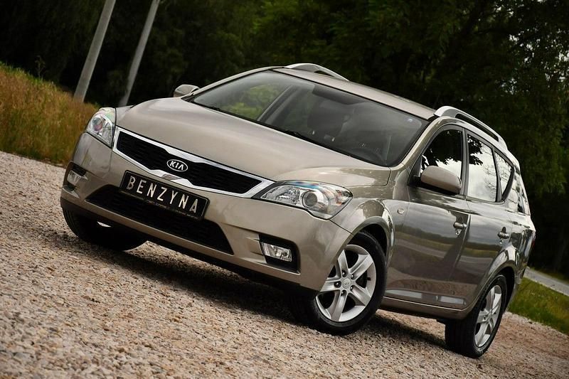 Używany Kia Ceed 105 KM (77 kW) 2012 Beżowy (metalik, perła) Hatchback