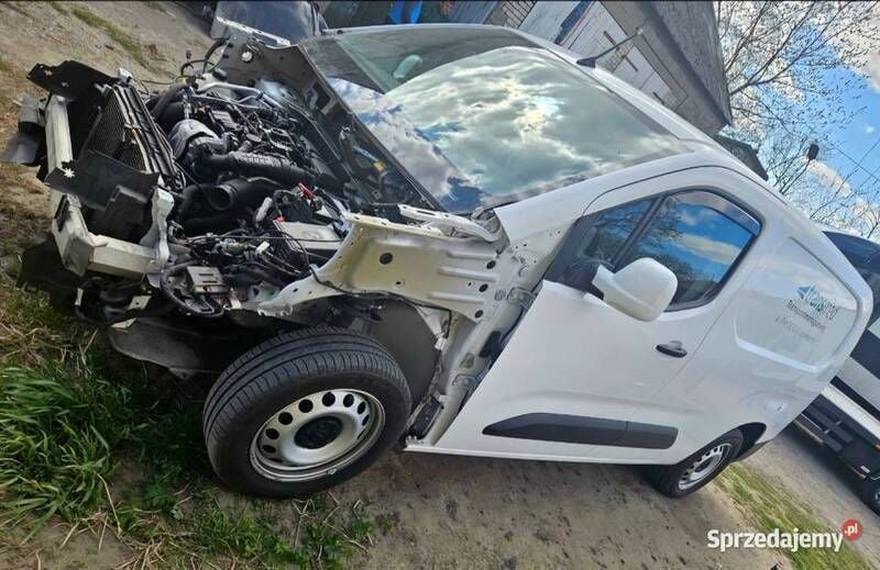 Używany 2021 Opel Combo Minivan | 26 900 zł - Obraz 1/4