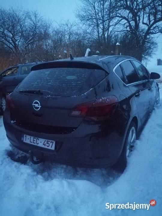 Używany Opel Astra 2011 Czarny Hatchback