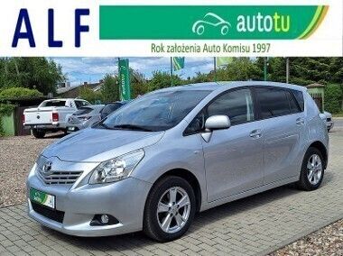 Srebrny Używany 2010 Toyota Verso Minivan | 24 900 zł (Dość drogi) - Obraz 1/4