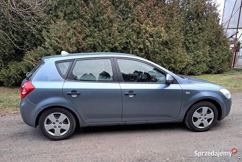 Niebieski Używany 2007 Kia Ceed Hatchback | 12 800 zł (Dość drogi) - Obraz 1/4