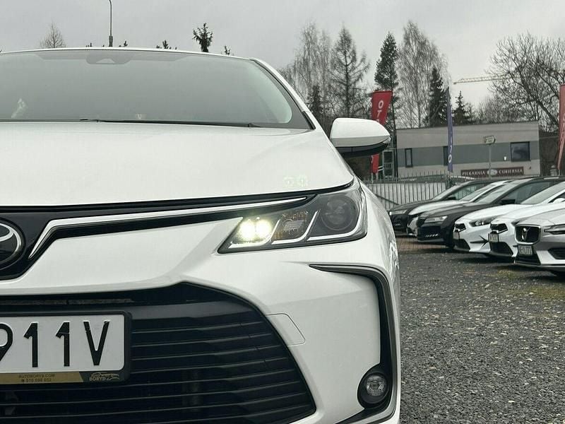 Używany Toyota Corolla 125 KM (91 kW) 2022 Biały (metalik) Sedan/Limuzyna