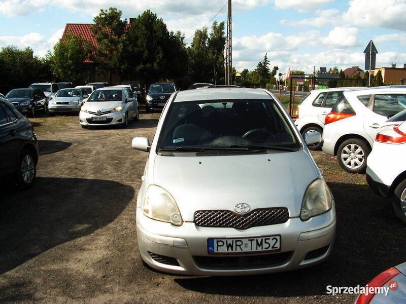 Używany Toyota Yaris 87 KM (63 kW) 2003 Srebrny Hatchback