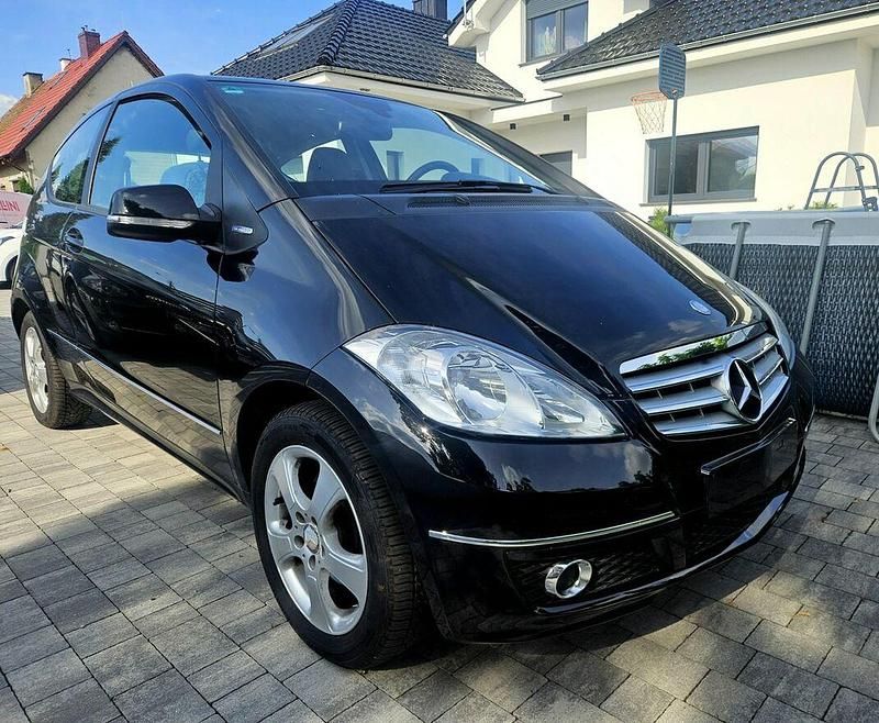 Używany Mercedes A180 116 KM (85 kW) 2009 Czarny Hatchback