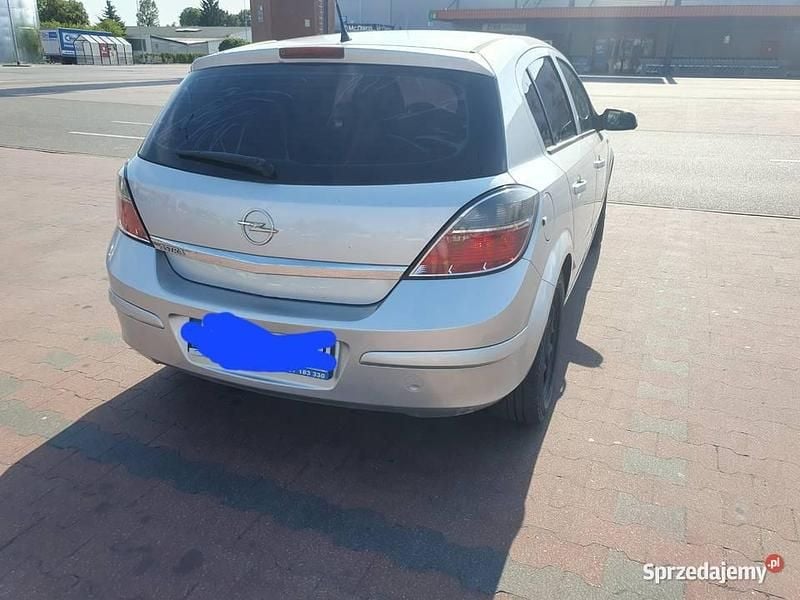 Używany Opel Astra 2009 Srebrny Sedan/Limuzyna