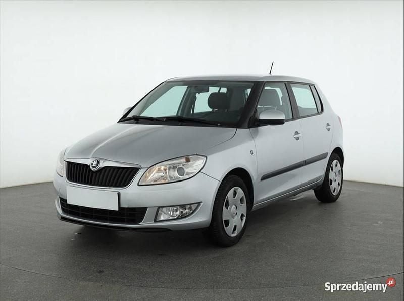 Używany Skoda Fabia 86 KM (63 kW) 2014 Srebrny Hatchback