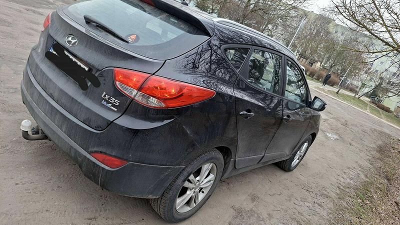 Czarny Używany 2011 Hyundai ix35 SUV | 34 000 zł (Drogi) - Obraz 1/4