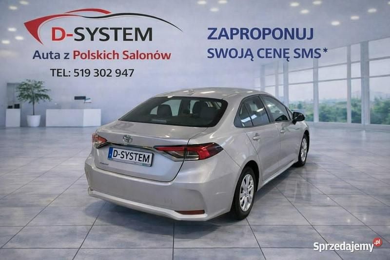 Używany Toyota Corolla 132 KM (97 kW) 2021 Srebrny (metalik) Sedan/Limuzyna