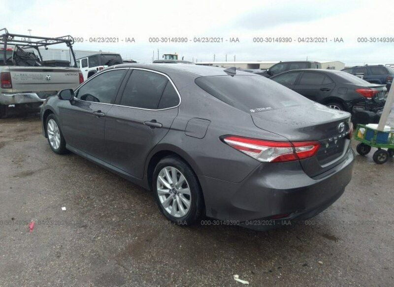 Używany Toyota Camry 203 KM (149 kW) 2019 Szary Sedan/Limuzyna