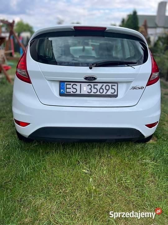 Biały Używany 2011 Ford Fiesta Hatchback | 13 000 zł (Uczciwa cena) - Obraz 1/4