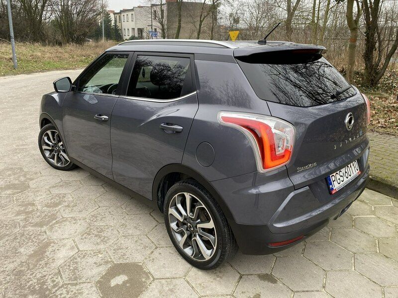 Używany Ssangyong (KGM) Tivoli 115 KM (84 kW) 2016 Szary SUV