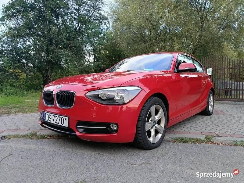 Czerwony Używany 2013 BMW 118 Hatchback | 33 000 zł - Obraz 1/4