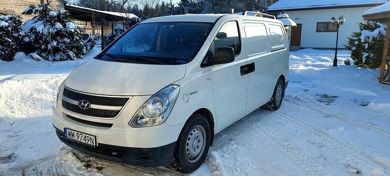 Biały Używany 2011 Hyundai H-1 Minivan | 23 000 zł - Obraz 1/4