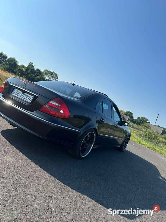Czarny Używany 2003 Mercedes E400 Avantgarde Sedan/Limuzyna | 24 800 zł - Obraz 1/4